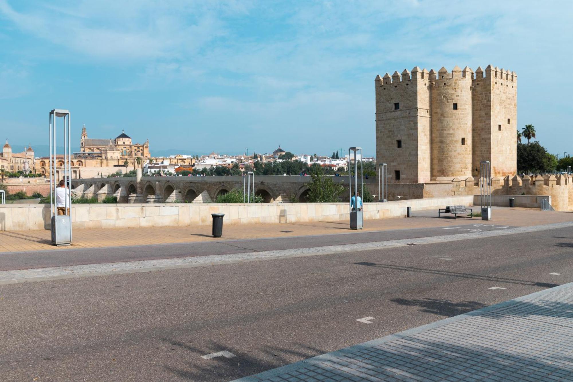 Apartamentos En Cordoba, Puente Romano Y Torre Calahorra エクステリア 写真
